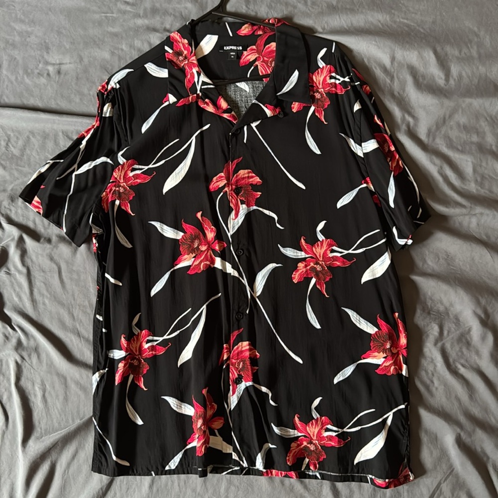Express short sleeve casual button up shirt size XL pattern